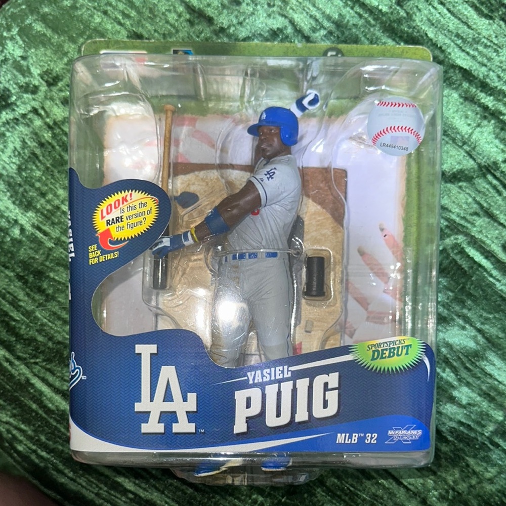 Yasiel Puig LA Dodgers McFarlane MLB
Gray Uniform Silver Variant Figure